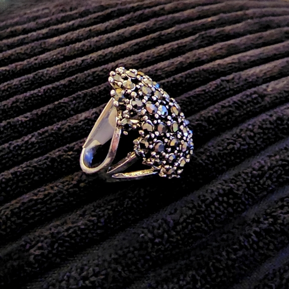NWT Vintage Style Black Crystal Ring - Silver Finish - Women's Size 8 - Picture 2 of 5